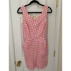 Chevron Dress WITH POCKETS - (fits like a 6)